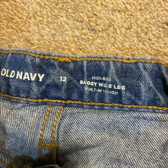Old Navy High-Rise Baggy Wide-Leg Jeans - Picture 5 of 6